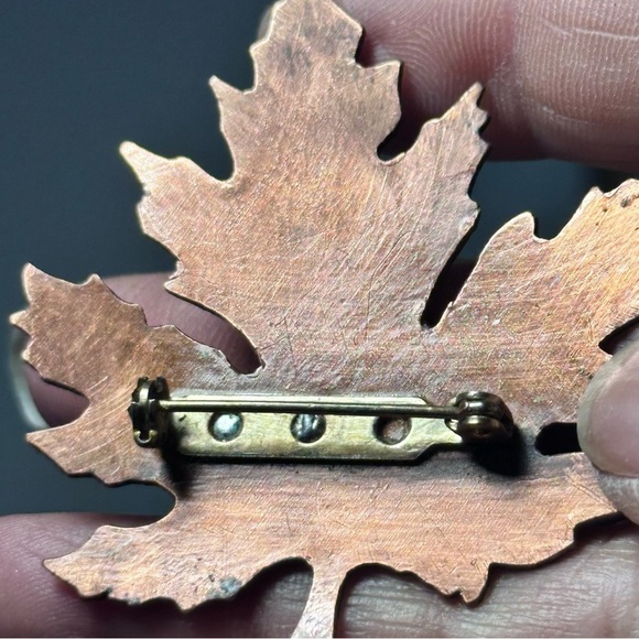 Elegant Enamel Multicolor Leaf Brooch Copper 1375 R - Picture 4 of 6